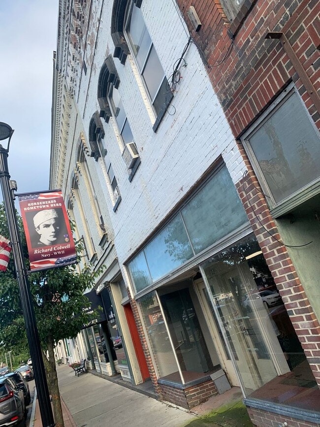 Photo - 123 W Franklin St Unit Upper Apartment