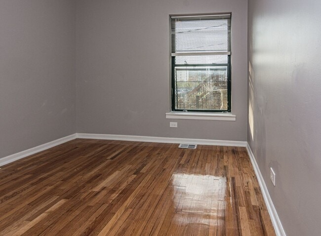 Photo - 6137 S Indiana Ave Unit 2