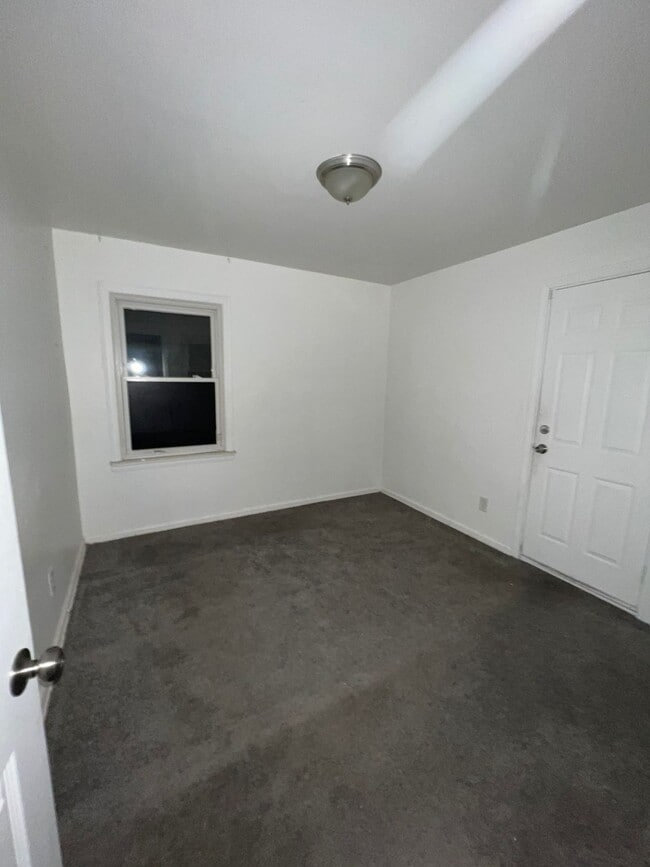 Building Photo - 6531 Stahelin Ave