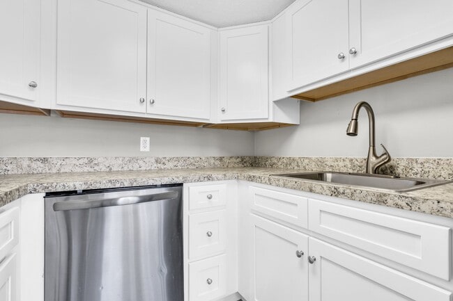 Photo - Coach Lantern Apartments, LLC