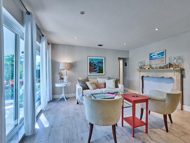 Photo - 301 NW 3rd Ct