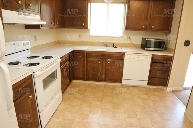 Photo - 447 W Swallow Rd