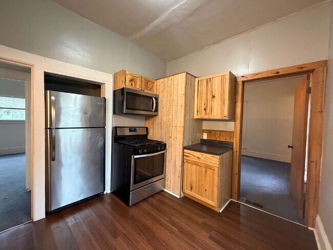 Photo - 3 Bedroom Student Rental New UW-Eau Claire - Available Now! Unit #2