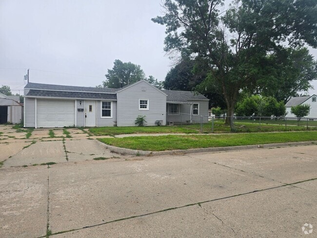 Building Photo - Charming 3-Bedroom Home in a Great Neighbo...