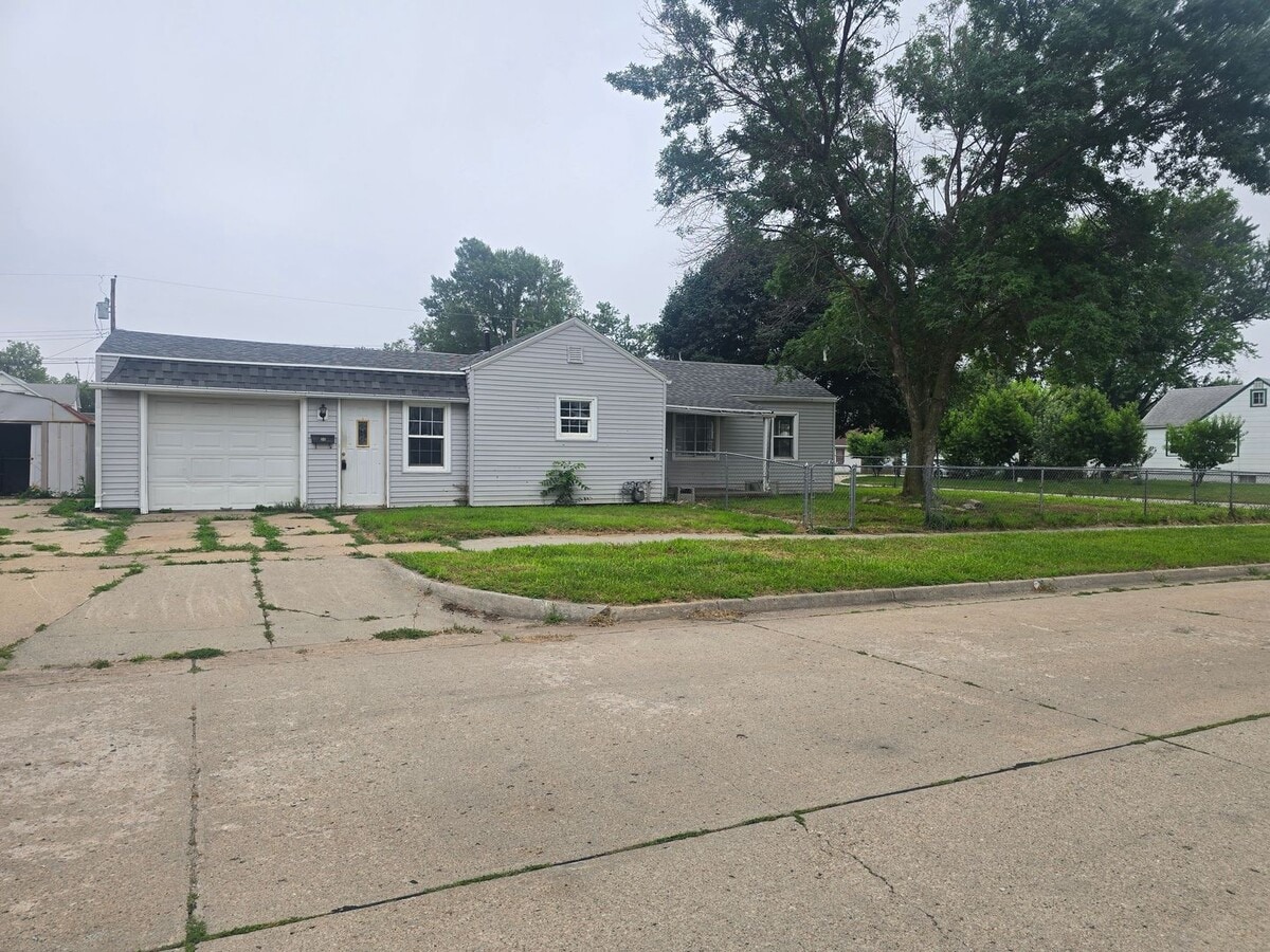 Charming 3-Bedroom Home in a Great Neighbo... - Charming 3-Bedroom Home in a Great Neighbo...