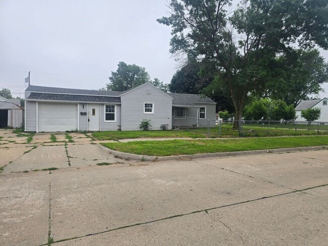 Building Photo - Charming 3-Bedroom Home in a Great Neighbo...