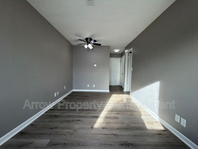 Photo - 1119 E St Unidad 12