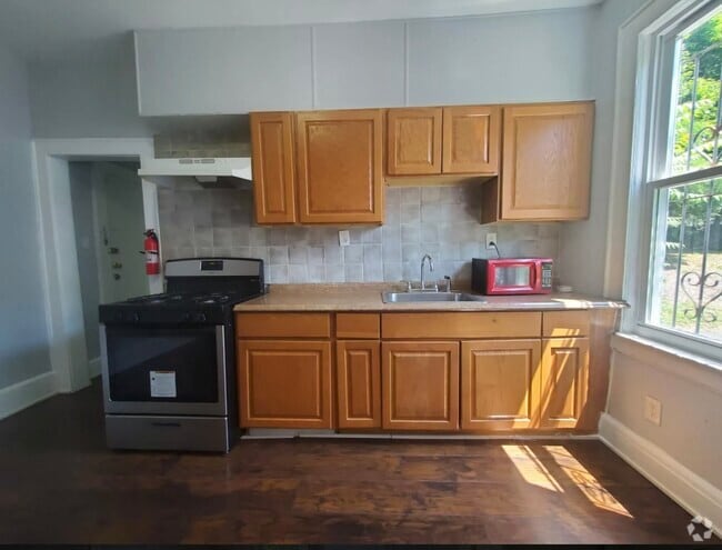 Building Photo - 732 S 20th St Unit 1L Rental