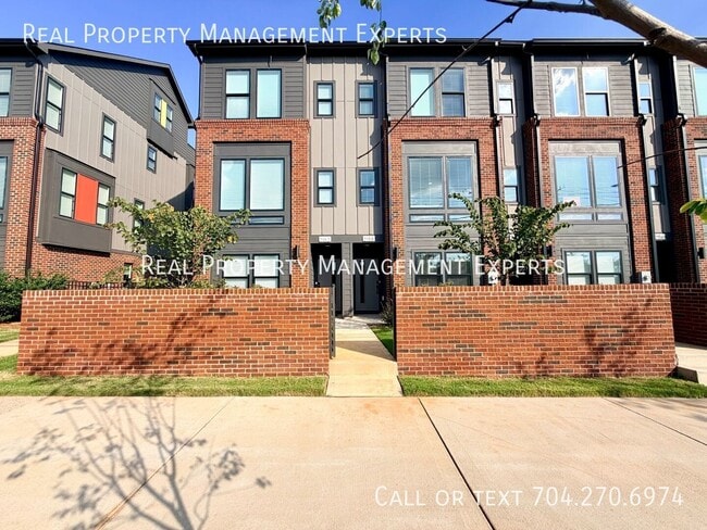 Building Photo - 2158 N Graham St