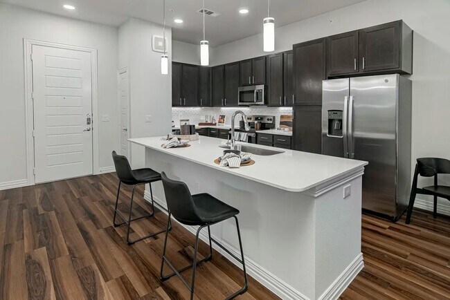 Photo - 8150 S Watson Rd
