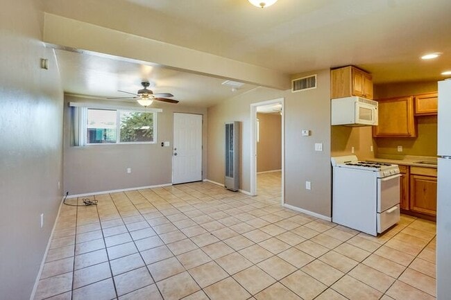 Photo - 1 bed 1 bath in a prime location!