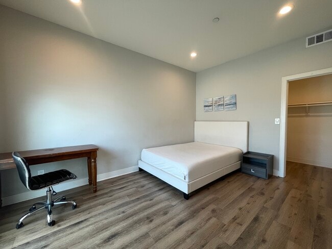 Photo - 2013 Raymond Ave Unit 2013 Raymond Ave-3B3B