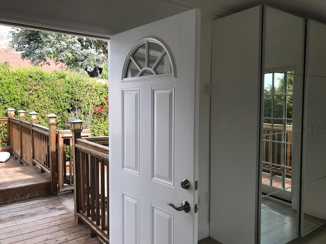 Main entrance - 3436 Veteran Ave Apartment