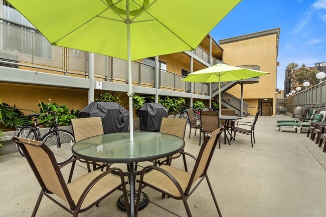 Photo - 721 W 30th St Unit 12
