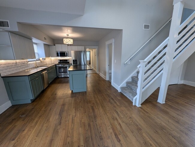 Photo - 809 N Hyer Ave