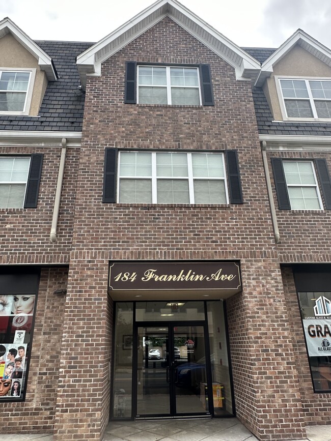 Entrance - 184 Franklin Ave