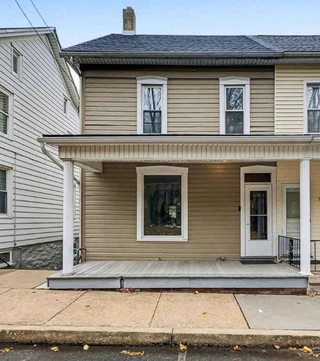 Building Photo - Bright 2 Bedroom, 1 Bath Home in Windsor, Pa!