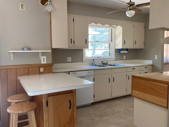 Photo - 418 S Owen Dr