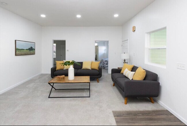 Photo - 1607 Logan St