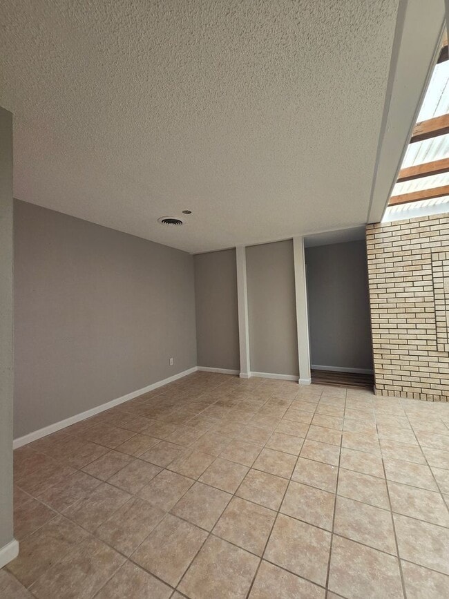 Photo - 1640 Courtland Cir