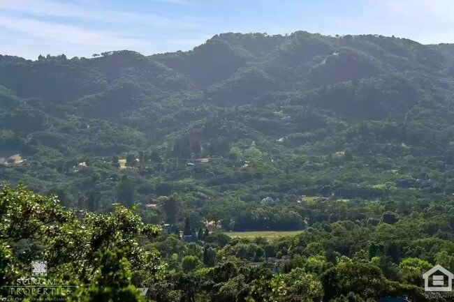 Photo - Beautiful 4bd/3.5ba Updated Custom House with Valley Views