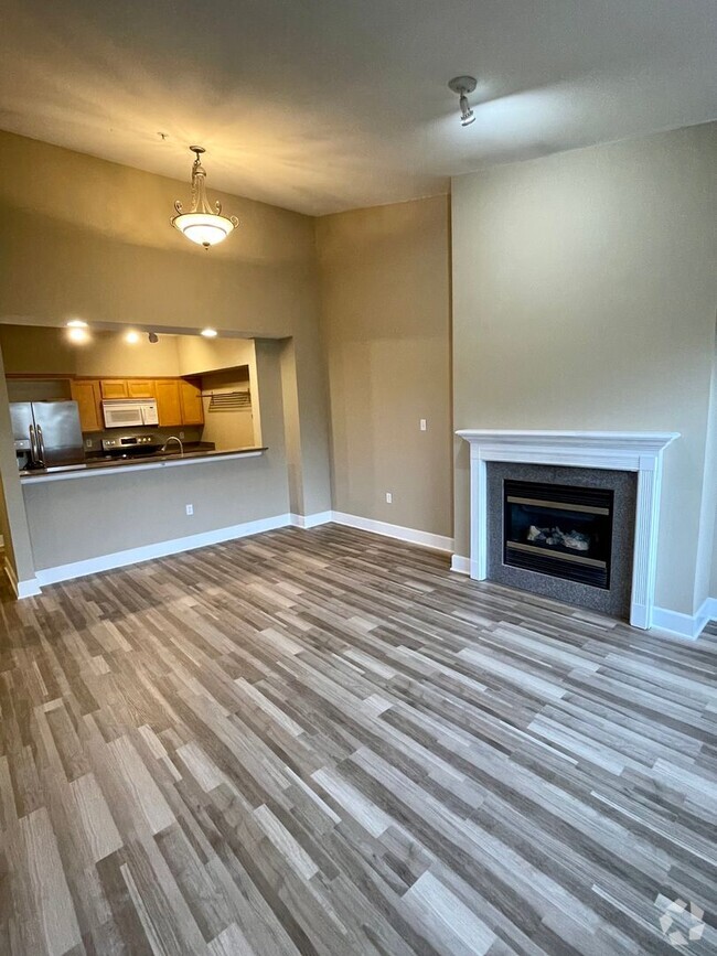 Building Photo - Beautiful, spacious two-bedroom, two-bath ... Unit 405 Rental