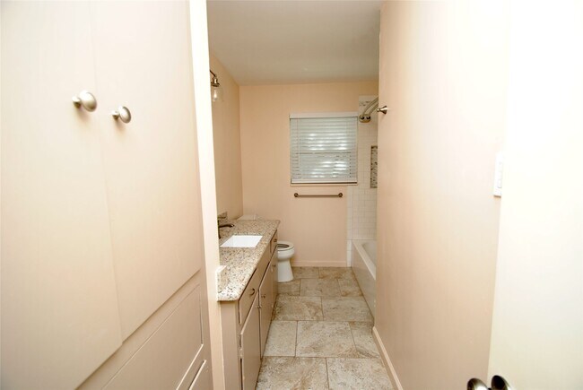 Photo - 10034 Cedardale Dr