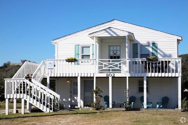 Building Photo - Lower Level Walkout Across from the Beach Rental