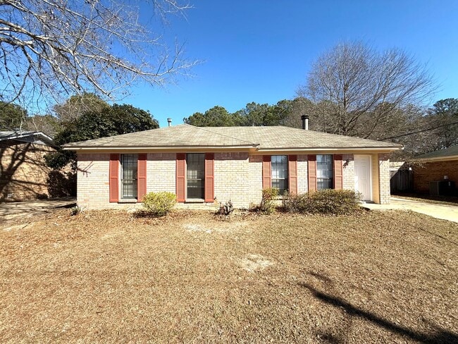 Building Photo - Beautiful 3/2 In Montgomery East *** Call 334-366-9198 to Schedule a Self Tour!