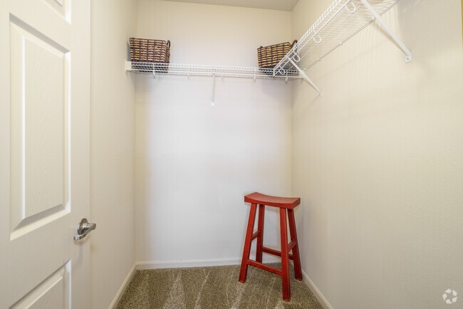 1BR, 1BA - 892SF