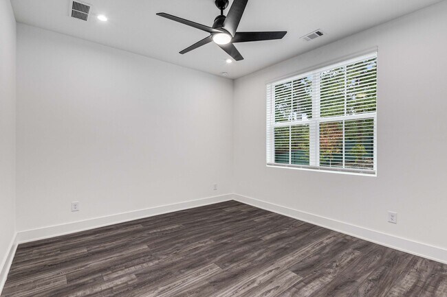 Photo - 1815 Gotham Ln NE