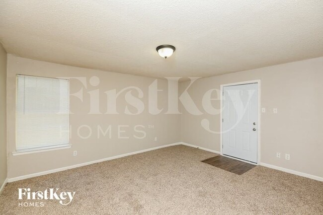 Photo - 841 Hackamore St
