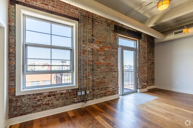 2BR, 1BA - 861SF Living/Dining Area