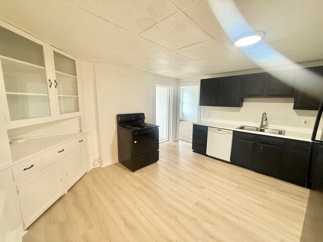 Building Photo - 403 25th St Unit 2E