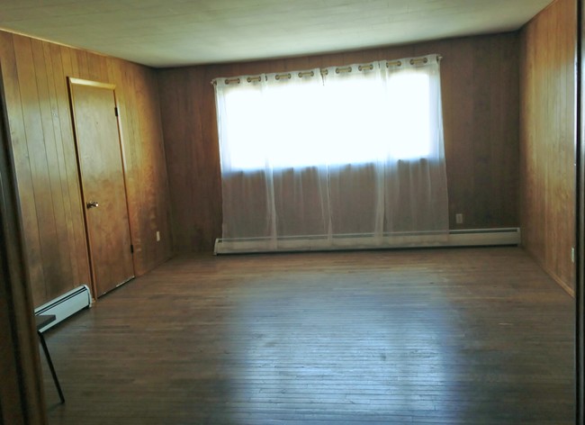 Living room - 284 Campbell Ave Apartments Unit 284 Campbell Ave