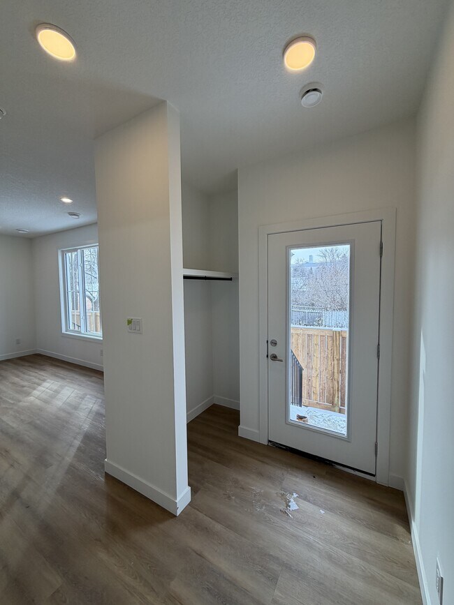 Photo - 11323-11106 106 St Unit 2 (Main)