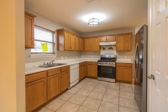 Photo - 6905 Broad Brook Dr