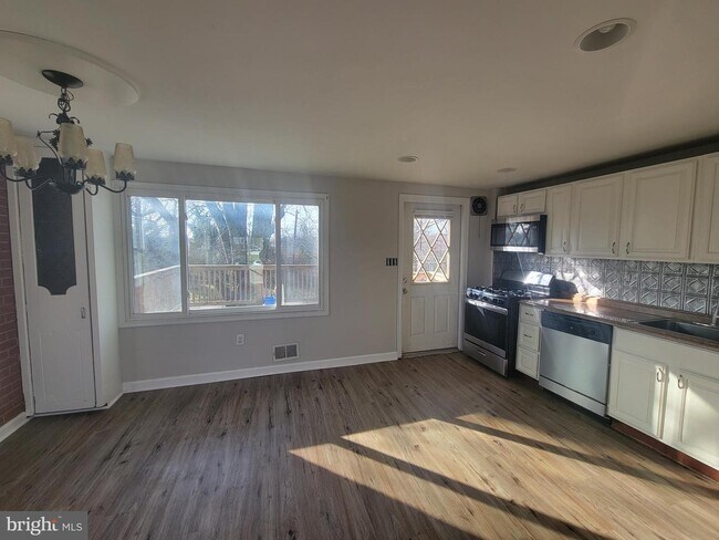 Photo - 3225 Ryerson Cir