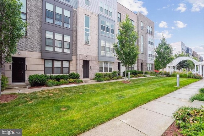 Building Photo - 13358 Sherwood Park Ln