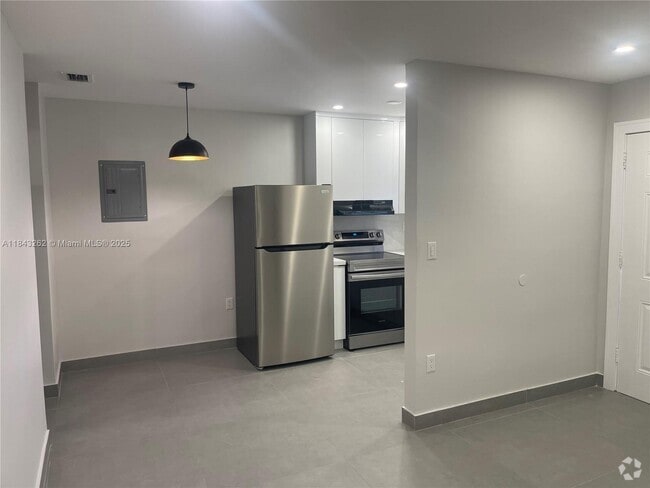 Building Photo - 115 W 28th St Unit 7 Rental