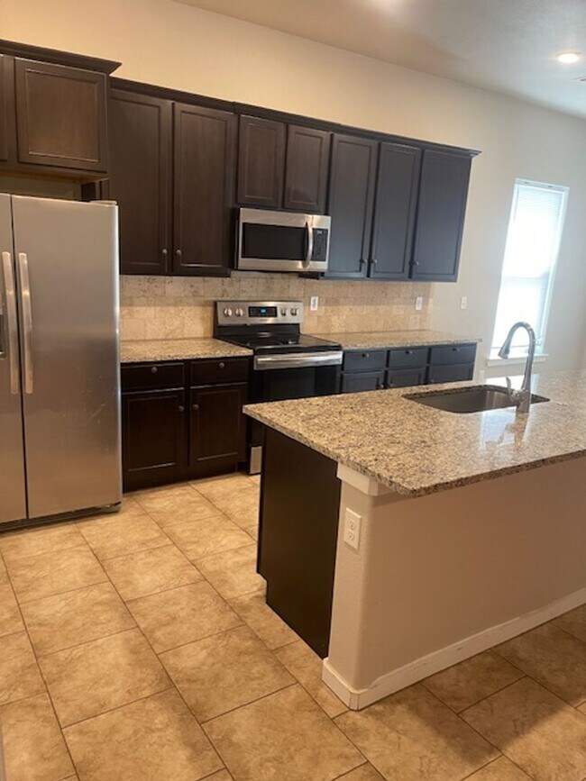 Photo - 4912 Hinson St