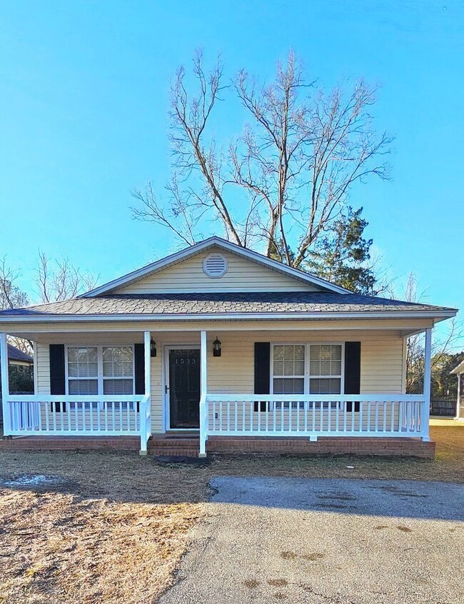 Spacious 3-Bedroom, 2-Bath Home with Moder... - Spacious 3-Bedroom, 2-Bath Home with Moder...