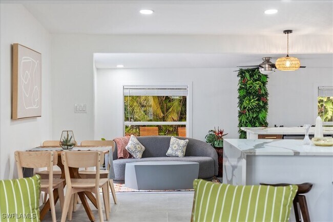 Photo - 2123 Holiday Ln