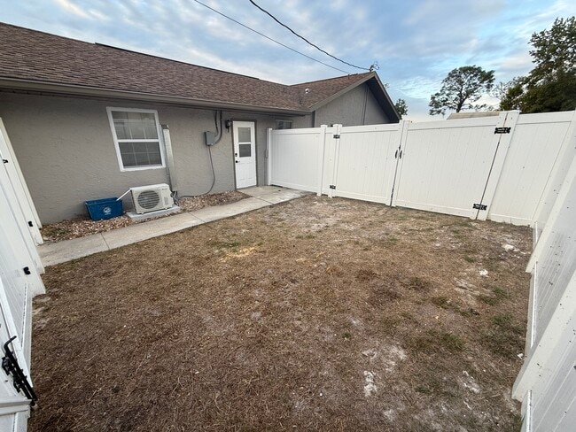 Building Photo - 2331 Glenridge Dr Unit Apartment