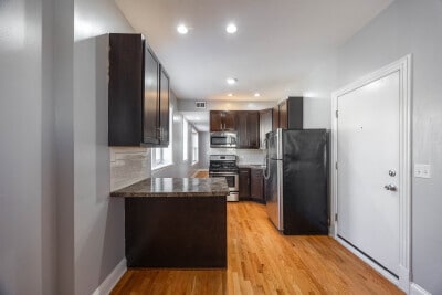 Building Photo - 4443 N Sheridan Rd Unit 3