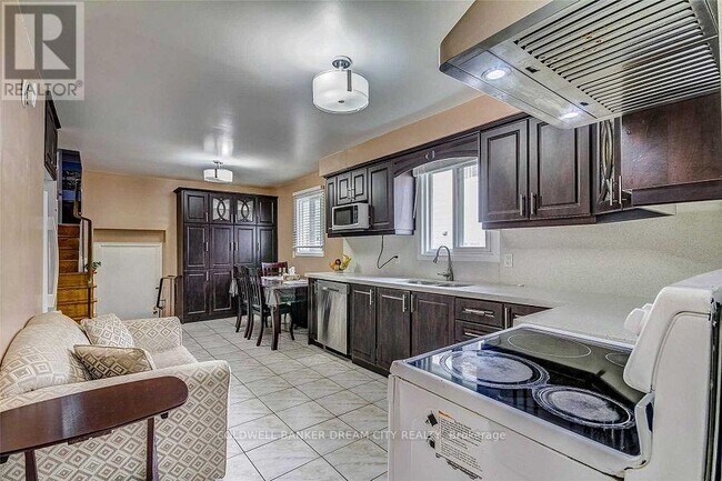 Photo - 338 Royal Salisbury Way