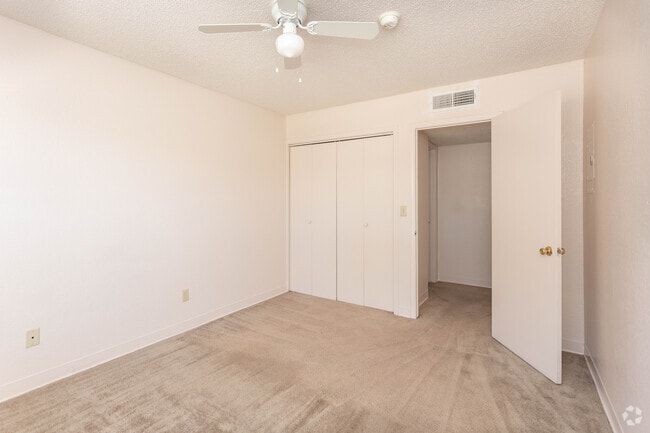 1BR 1BA - 595 SF