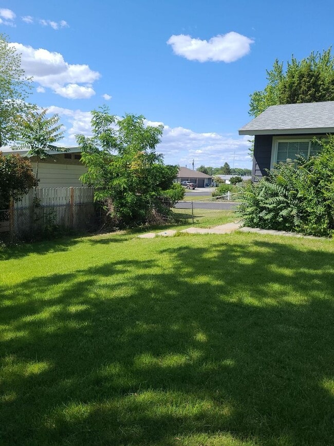 Photo - Close to town/Bonus Room/ Dedicated Office/ Garage