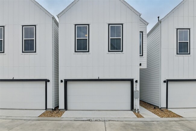 Building Photo - 9902 Clark Rd Rental