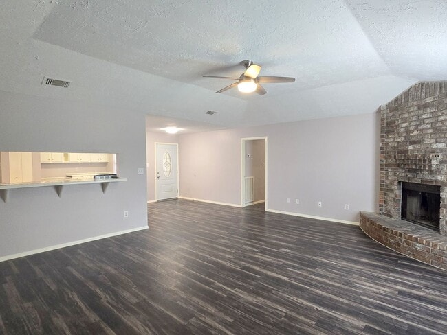 Photo - 1335 Willersley Ln